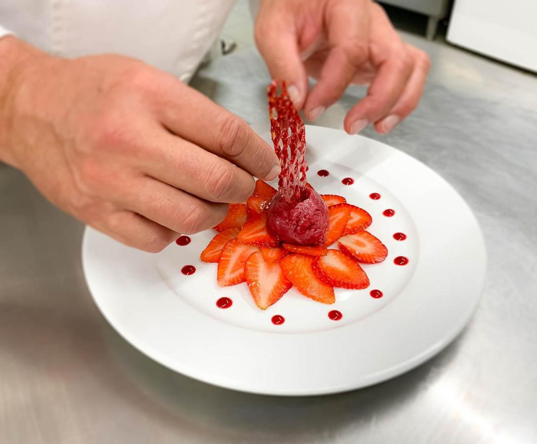 Logis Hotel - Restaurant Le Tulipier Vienne-le-Chateau Экстерьер фото