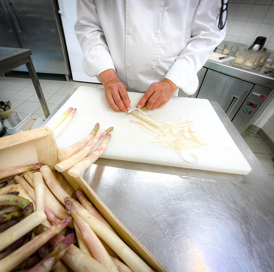 Logis Hotel - Restaurant Le Tulipier Vienne-le-Chateau Экстерьер фото