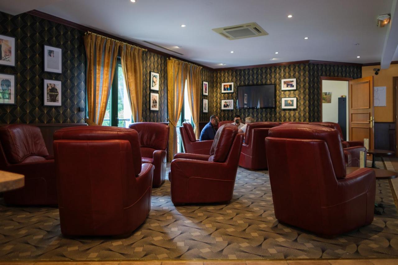 Logis Hotel - Restaurant Le Tulipier Vienne-le-Chateau Экстерьер фото