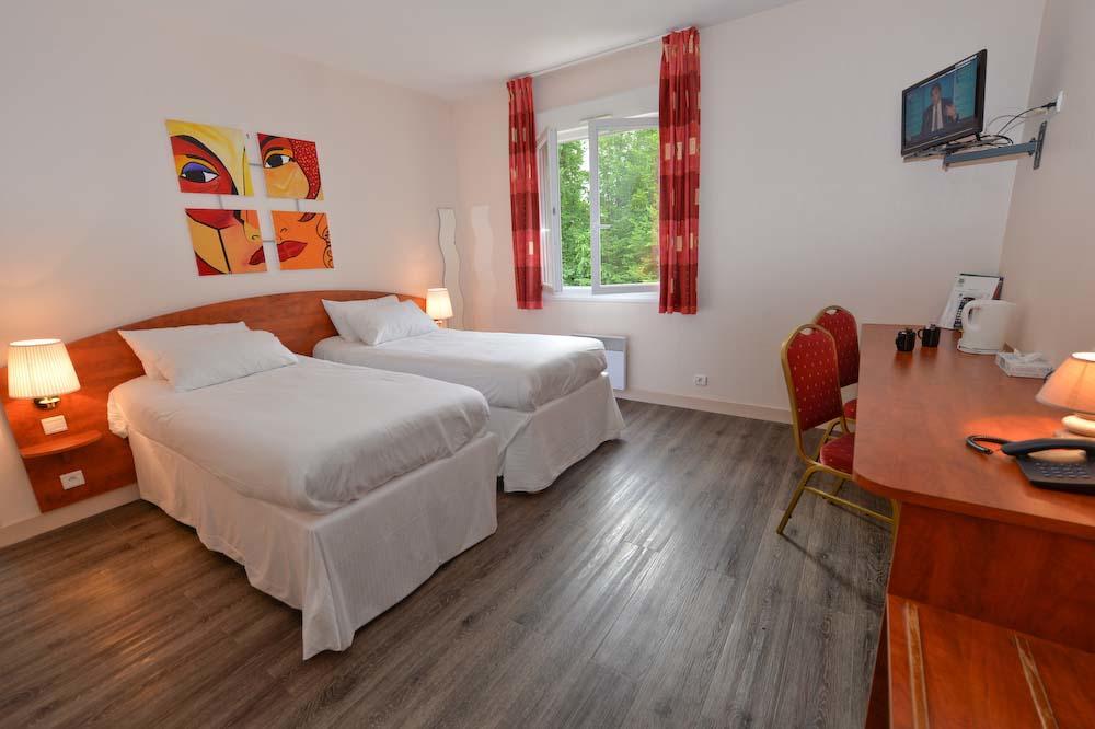Logis Hotel - Restaurant Le Tulipier Vienne-le-Chateau Экстерьер фото