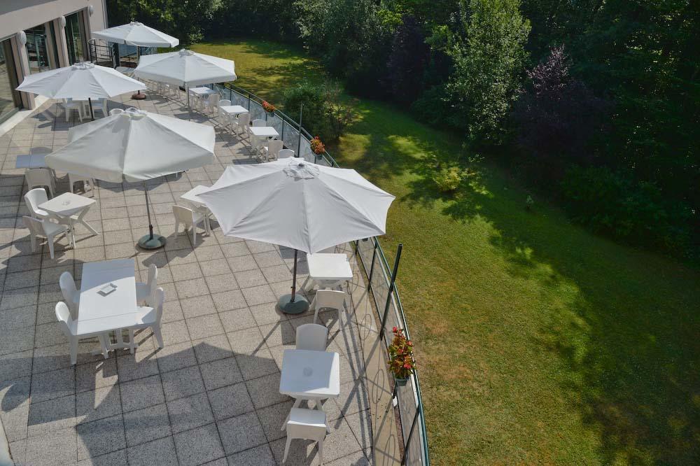 Logis Hotel - Restaurant Le Tulipier Vienne-le-Chateau Экстерьер фото