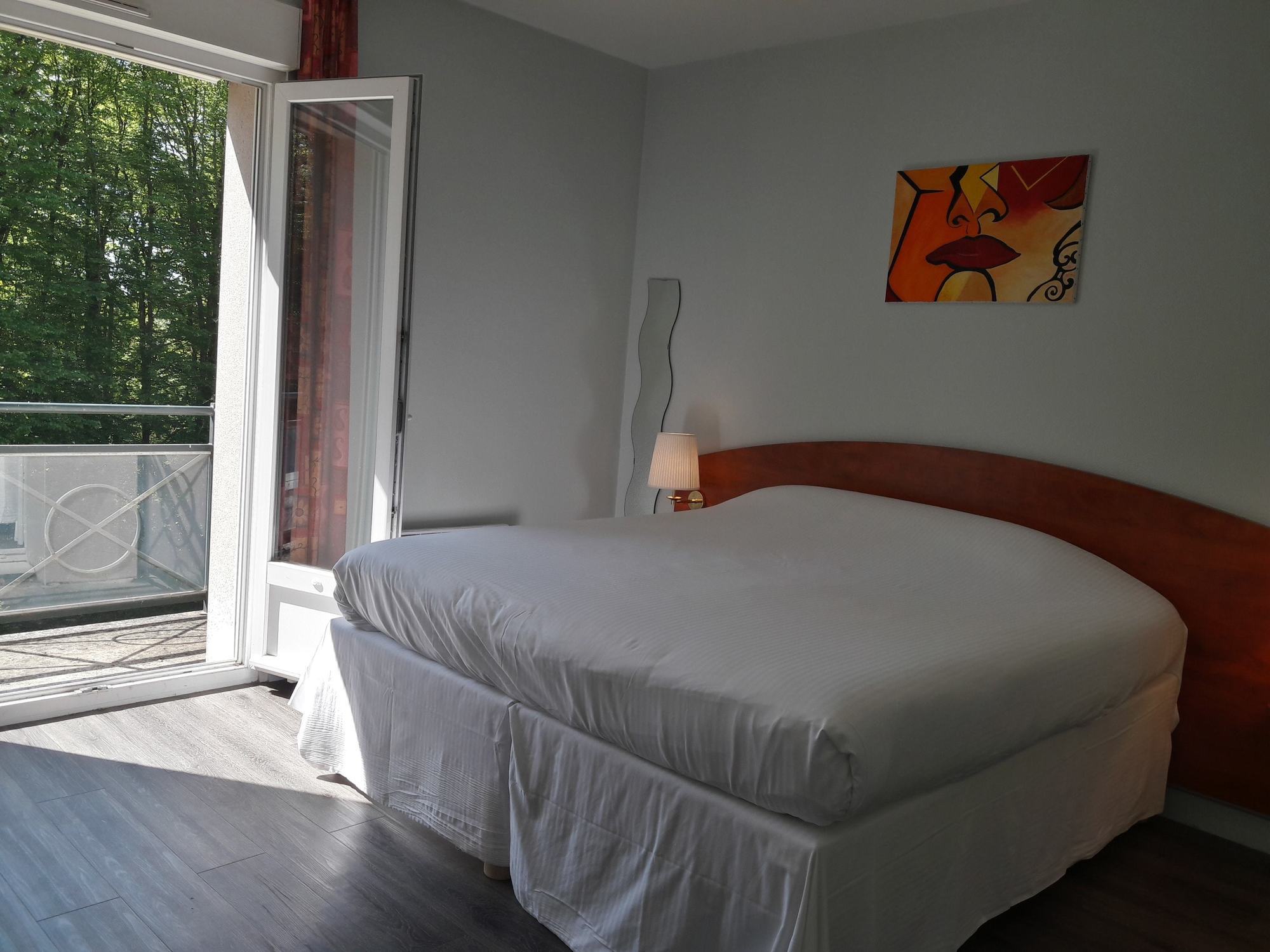 Logis Hotel - Restaurant Le Tulipier Vienne-le-Chateau Экстерьер фото
